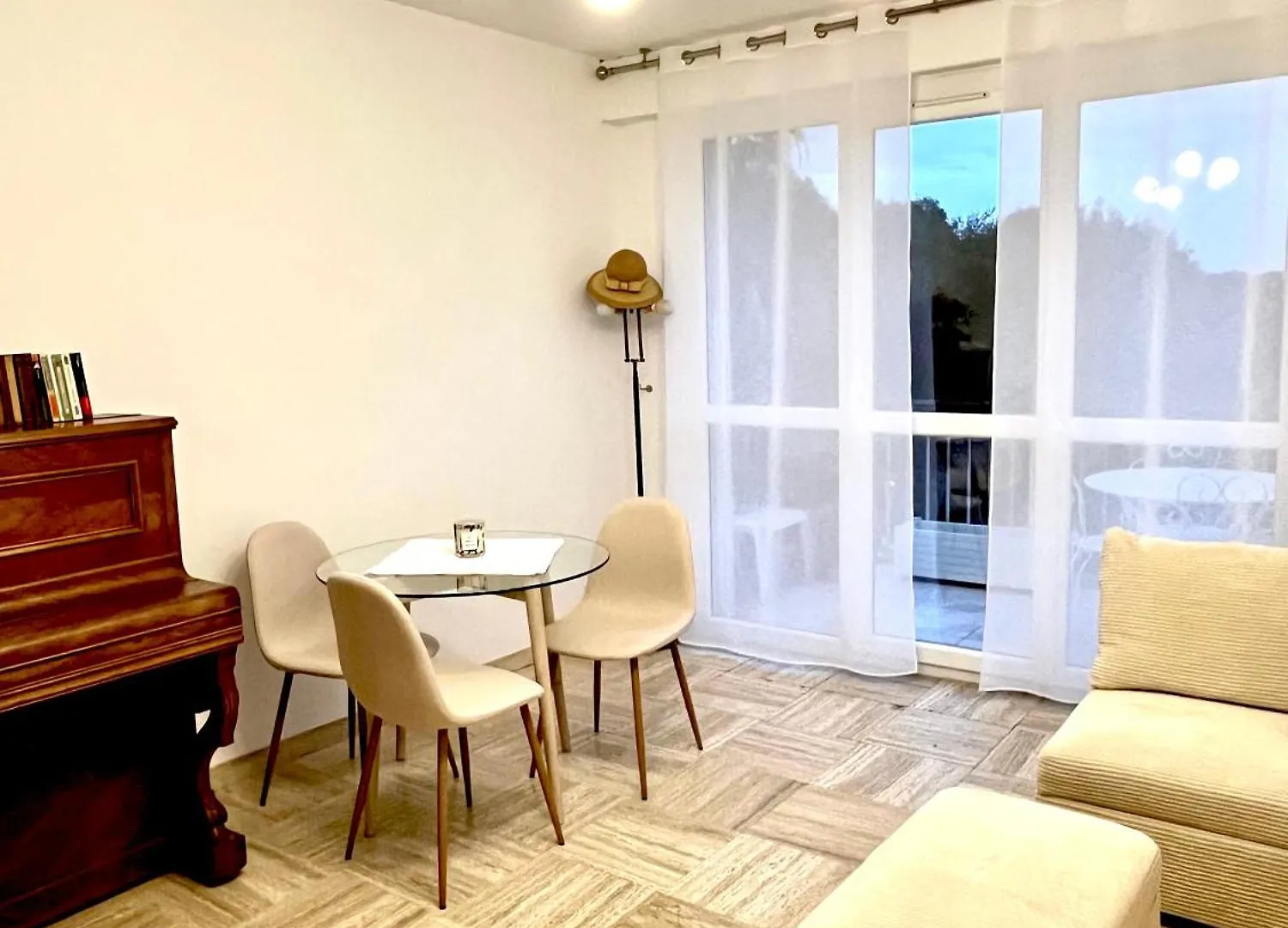 Charmant 2 Pieces Vue Mer Cannes 0*,  Francia
